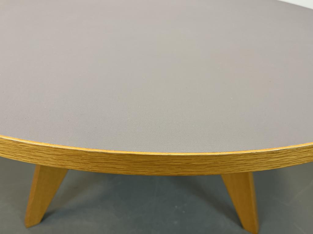 Vitra Jean Prouve Tafel Gueridon 120 cm Eiken, Niet ingevuld, Zo goed als nieuw, Vier personen, Niet ingevuld