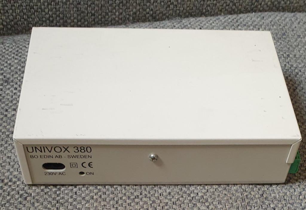 Univox 380 Loop Amplifier / versterker., Audio, Tv en Foto, Versterkers en Receivers, Ophalen of Verzenden, Zo goed als nieuw