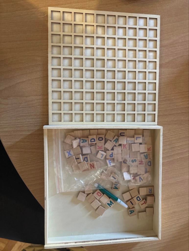 Houten Scrabble-achtig Bordspel met Letters, Drie of vier spelers, Ophalen of Verzenden, Zo goed als nieuw, Reisspel