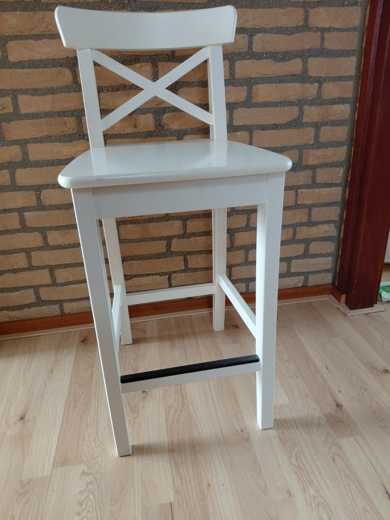 Ikea witte barkruk met rugleuning Ingolf, Huis en Inrichting, Stoelen, Ophalen, Wit, Zo goed als nieuw, Eén