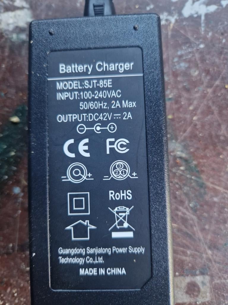 Batterijlader SJT-85E, 42V 2A, Ophalen of Verzenden, Gebruikt, Guangdong Sanjiatong