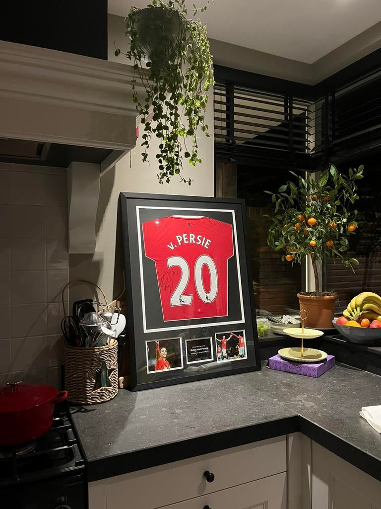 Ingelijst Gesigneerd shirt Robin van Persie met fotobewijs, Ophalen of Verzenden, Nieuw, Buitenlandse clubs, Shirt