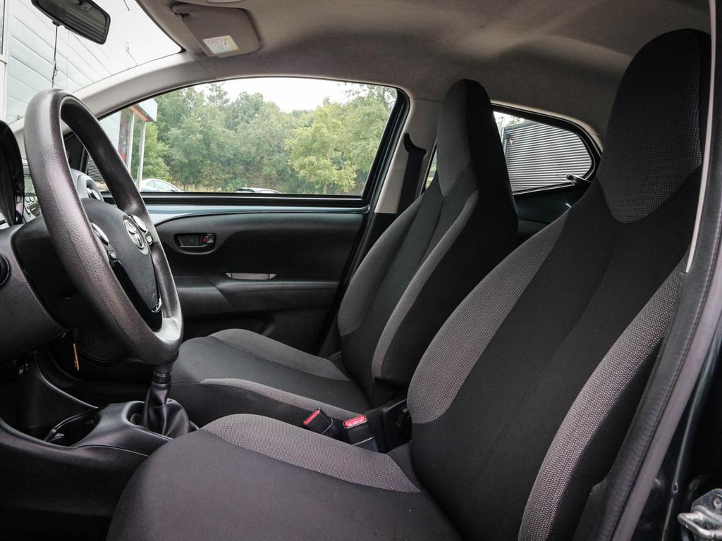 Toyota Aygo 1.0 VVT-i x-fun | Airco | Audio | Allseason | 5, Voorwielaandrijving, Start-stop-systeem, Stof, Gebruikt