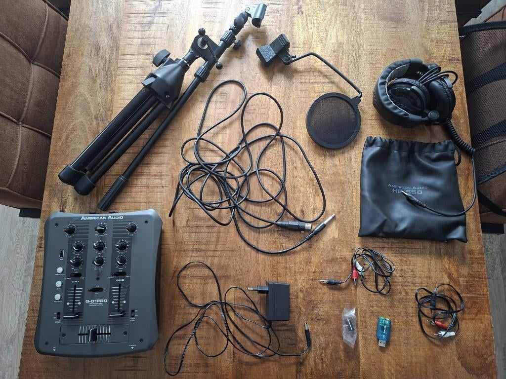 Dj mixer / mengpaneel met microfoon statief en koptelefoon, Ophalen, Gebruikt, Minder dan 5 kanalen