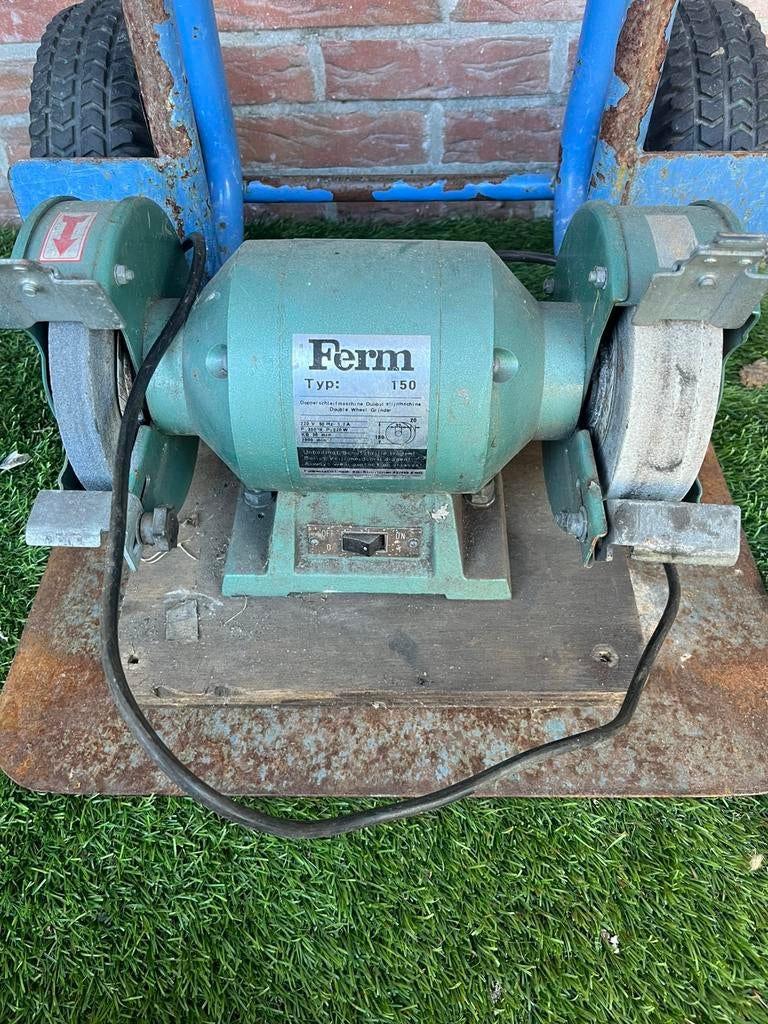 Te koop ferm beitel slijp steen in goede staat, Doe-het-zelf en Verbouw, Gereedschap | Slijpmachines, Ophalen of Verzenden, Zo goed als nieuw