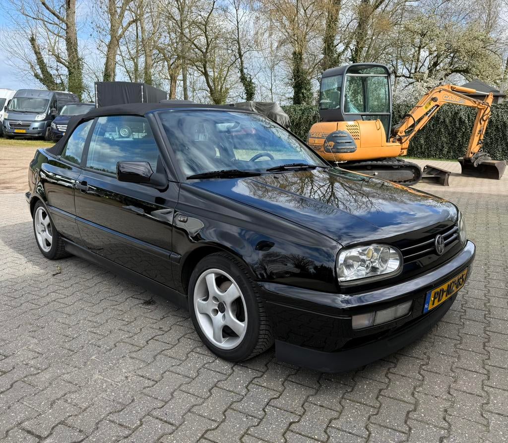 Volkswagen Golf 1.8 Cabriolet 55KW E2 1996 Zwart, Auto's, Volkswagen, Voorwielaandrijving, Stof, 74 pk, 4 cilinders