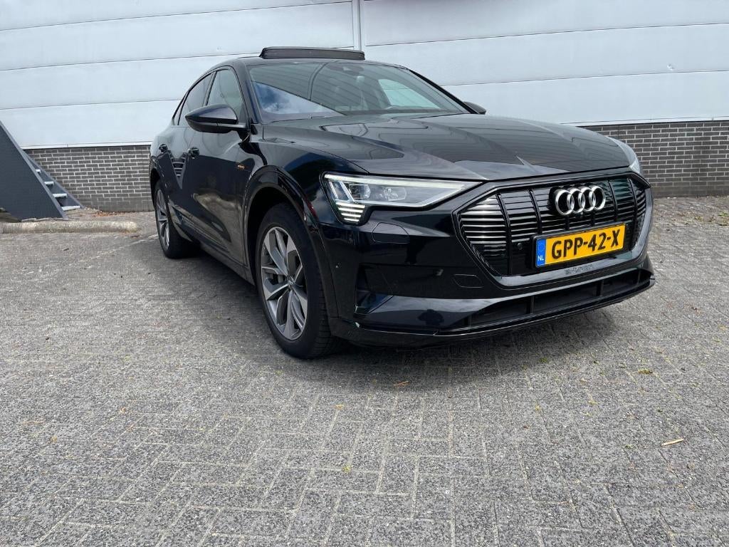 Audi e-tron Sportback 55 Quattro S line 95 kWh | PANO, Auto's, Audi, Automaat, 1800 kg, Zwart, 95 pk