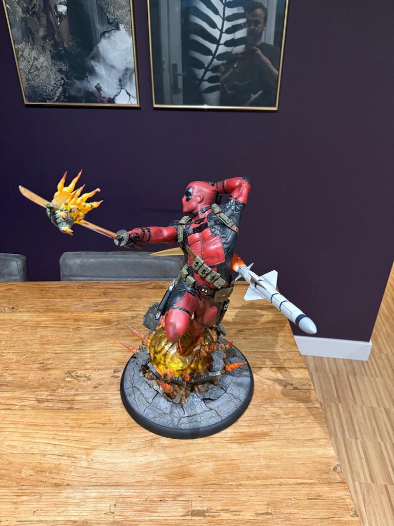 Deadpool Heat-Seeker Premium Format Figure 0057/2500, Ophalen, Gebruikt, Actiefiguur of Pop