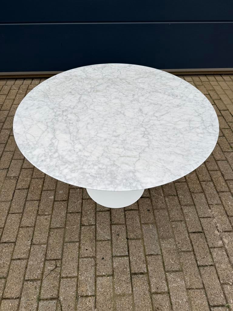 Originele marmeren ronde Knoll Tulip eettafel (120cm), Huis en Inrichting, Tafels | Eettafels, Ophalen of Verzenden, Ligne roset vitra sede artifort leolux b&b italia cassina edra