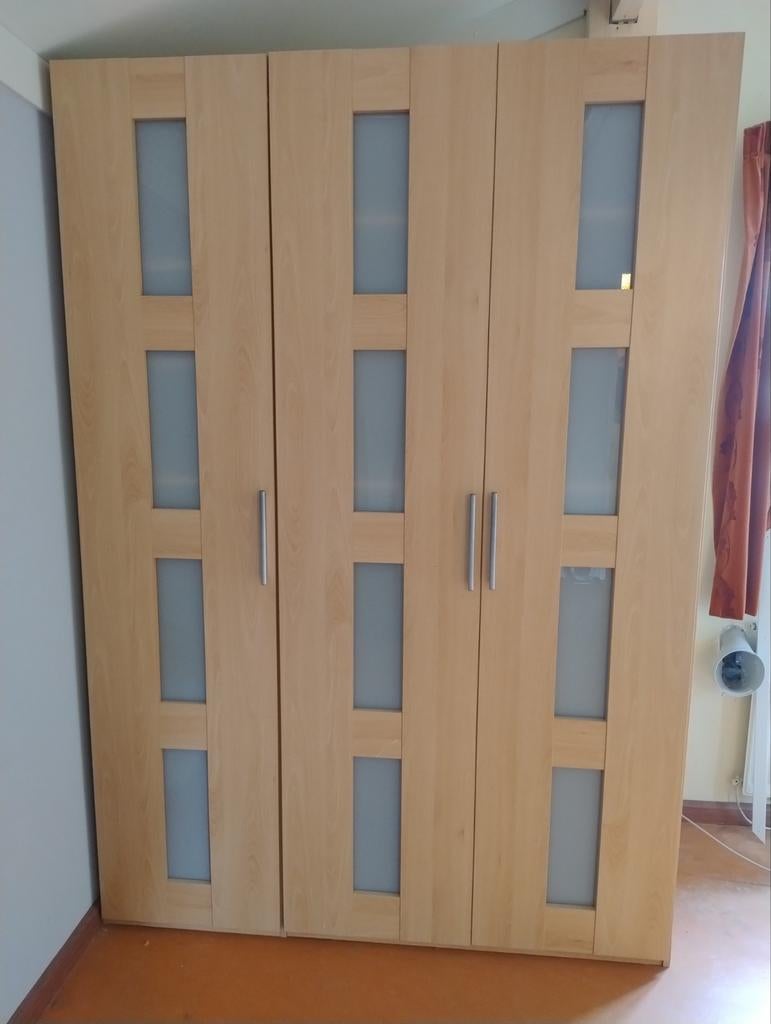 Kledingkast driedeurs, Ophalen, Met deur(en), Gebruikt, 100 tot 150 cm