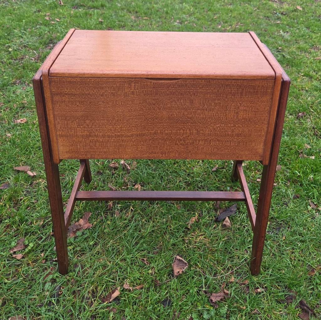 Mid-century teakhouten naaitafel naaidoos, Ophalen