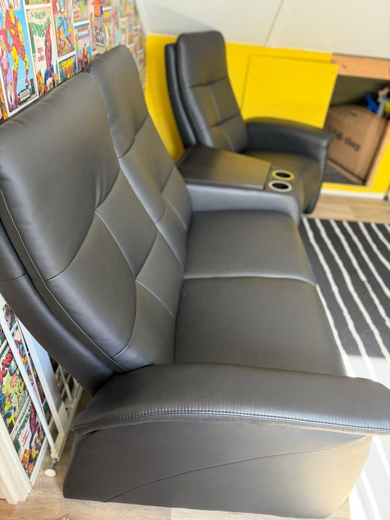 Zwarte 3-zitsbank met relaxfunctie en opbergruimte, Driepersoons, Ophalen of Verzenden, Zo goed als nieuw, Rechte bank