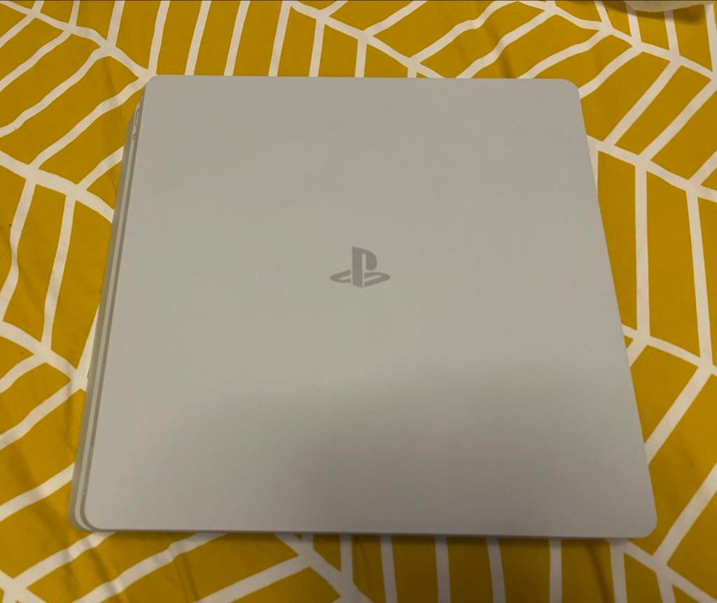 Playstation 4 500GB met 2 controllers en 2 games, Ophalen, Met 2 controllers, Zo goed als nieuw, Slim