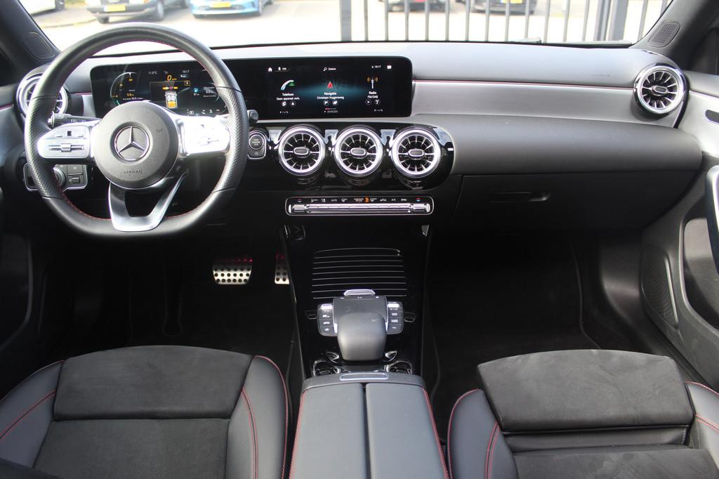 Mercedes-Benz A-Klasse 180 AMG Night pakket Panoramadak/Stoe, 12 maanden, Gebruikt, Bedrijf, 1265 kg