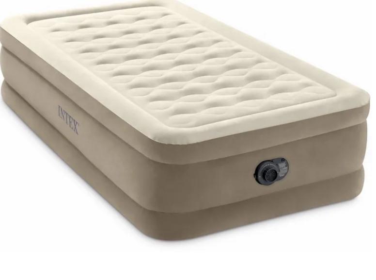 Luchtbed met elektrische pomp, Ophalen of Verzenden, Zo goed als nieuw