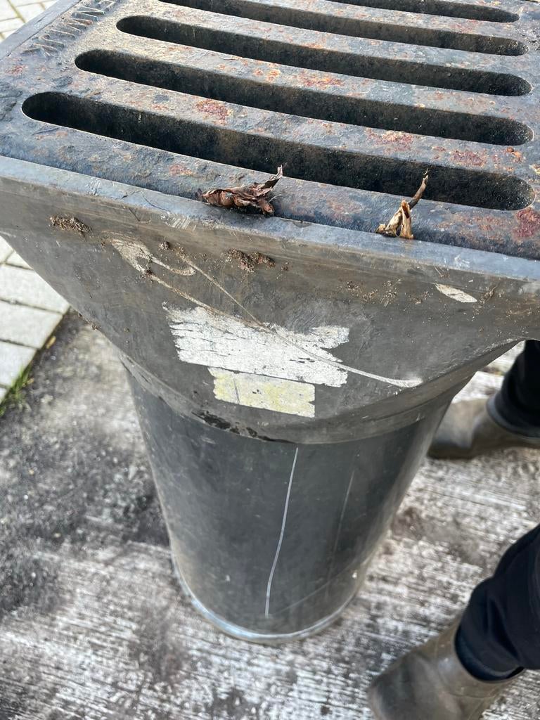 Straatkolk, Afvoerput met rooster voor in straat werk, Ophalen, Gebruikt, Minder dan 2 meter, 80 mm of meer