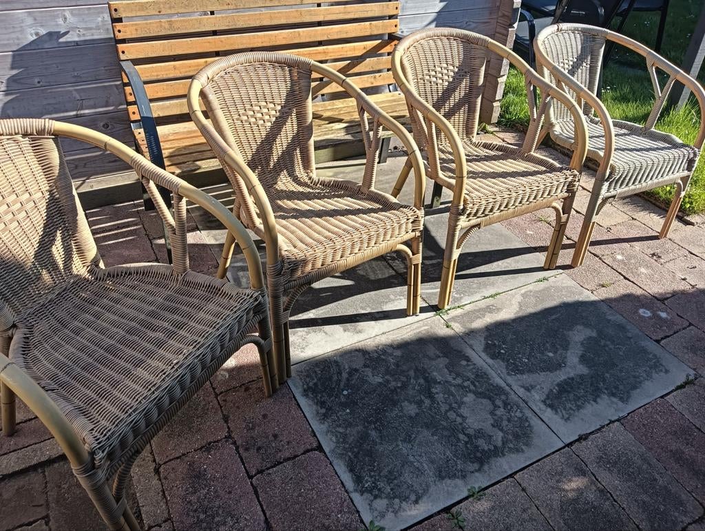 4 stapelbare rieten stoeltjes, Tuin en Terras, Tuinstoelen, Ophalen, Gebruikt