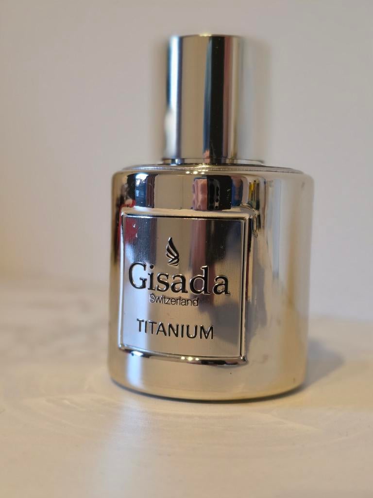 Gisada Titanium Eau de Parfum 50ml (~33ml over), Sieraden, Tassen en Uiterlijk, Uiterlijk | Parfum, Ophalen of Verzenden, Zo goed als nieuw