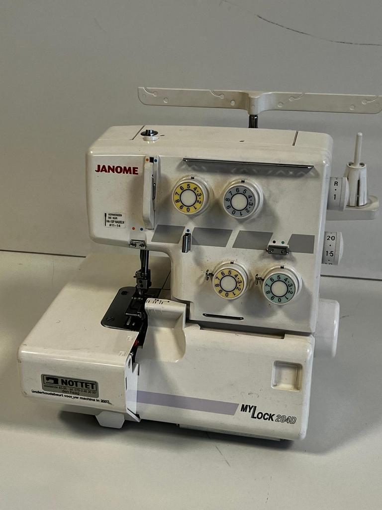 Janome MyLock 204D Lockmachine, Hobby en Vrije tijd, Naaimachines en Toebehoren, Ophalen of Verzenden, Zo goed als nieuw, Lockmachine