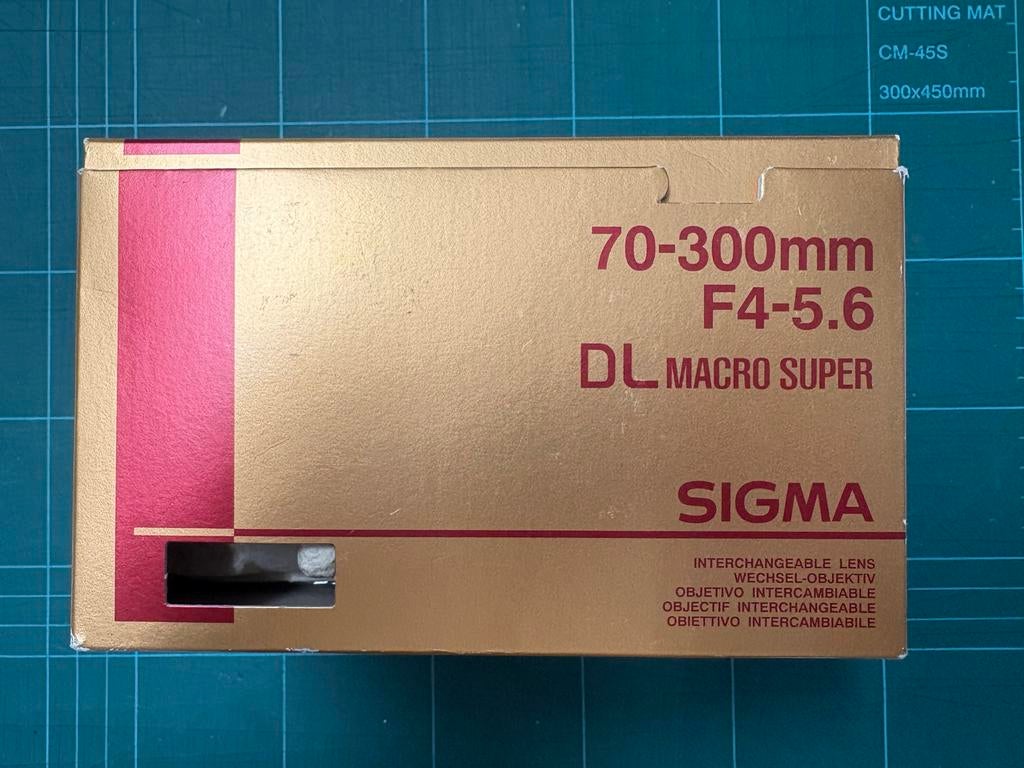 Sigma 70-300 mm DL macro lens, Audio, Tv en Foto, Fotografie | Lenzen en Objectieven, Ophalen of Verzenden, Nieuw, Macrolens, Zoom