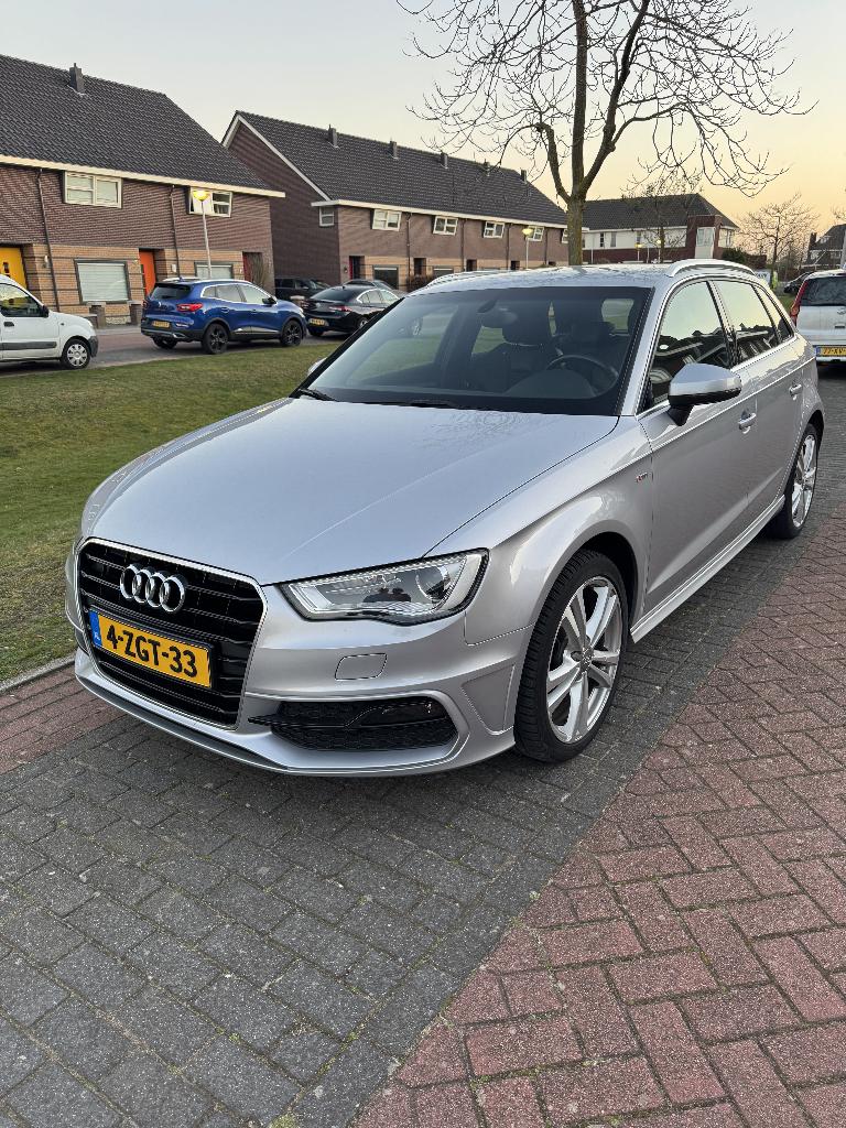 Audi A3 1.4TFSI G-tron 81KW SB S-tro 2014 Grijs benzine+CNG, Zwart, 4 cilinders, Leder en Stof, Origineel Nederlands