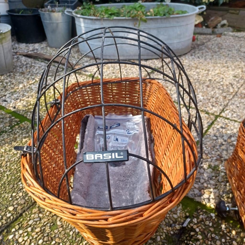 honde fietsmand voor achterop. merk basil.nog als nieuw, Dieren en Toebehoren, Ophalen of Verzenden, Zo goed als nieuw