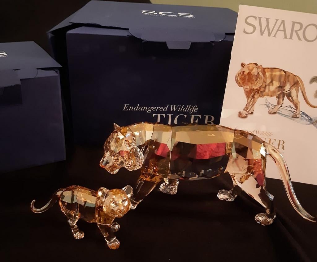 Swarovski tijger met 2 jongen, Ophalen of Verzenden, Zo goed als nieuw, Figuurtje