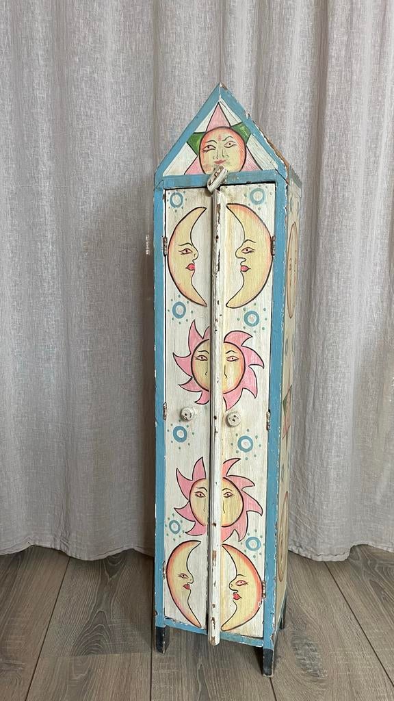 Uniek handgeschilderd zon en maan kastje 20x92cm, Ophalen, Gebruikt