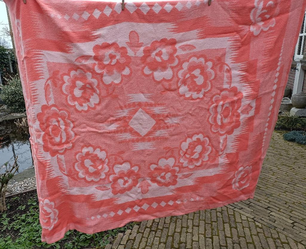 Vintage jaren 1950 oud roze wollen deken 1.60 x 2.10 mt, Gebruikt, Tweepersoons, Ophalen of Verzenden, Deken of Dekbed