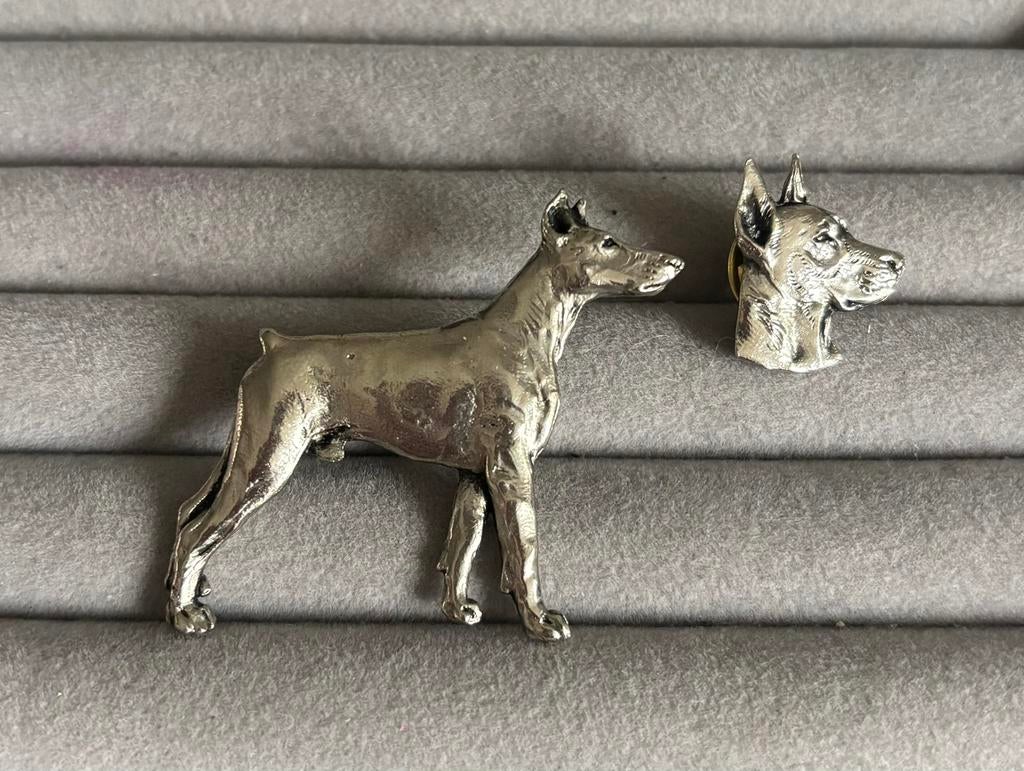 Dobermann speldjes, Ophalen of Verzenden, Zo goed als nieuw, Dier of Natuur, Speldje of Pin