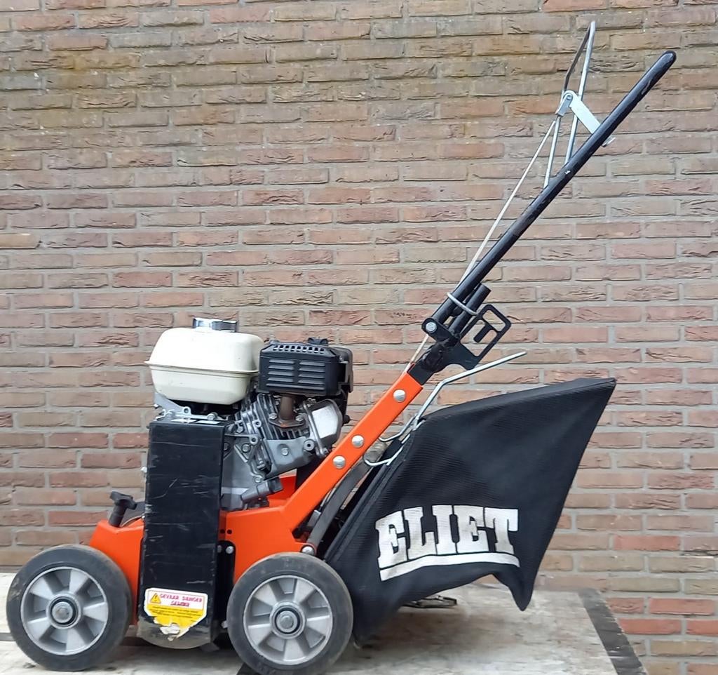 Eliet E401 verticuteermachine, Ophalen, Gebruikt, Benzine