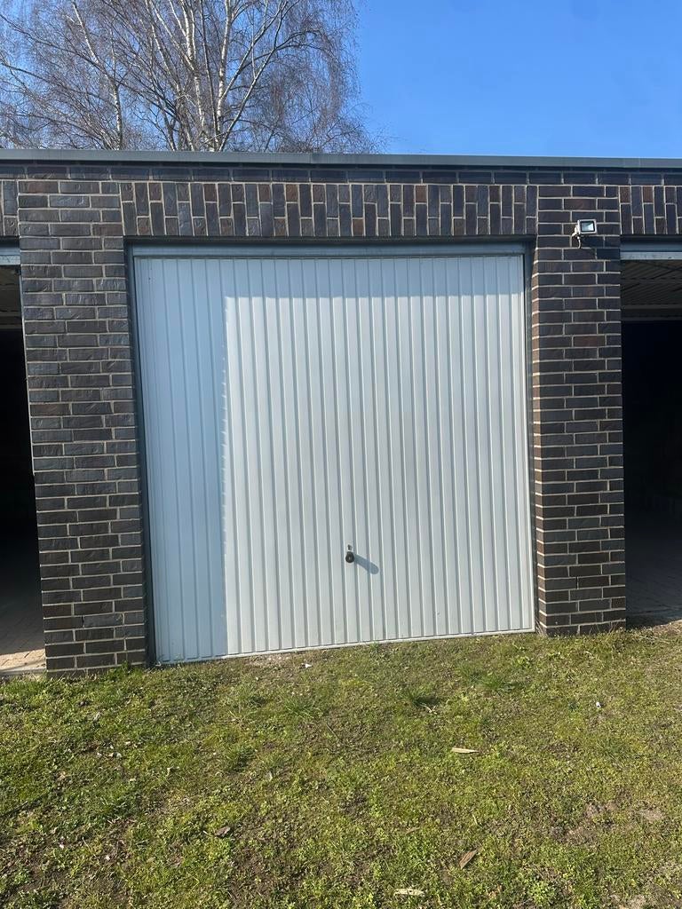 Grote garage 3 boxen zonder tussenschot +caravan staanplaats, Auto diversen, Autostallingen en Garages