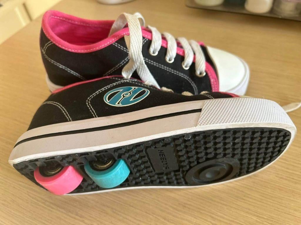 Heelys Shoe kids - used a rollers too & walking !size 32, Meisje, Schoenen, Ophalen of Verzenden, Zo goed als nieuw