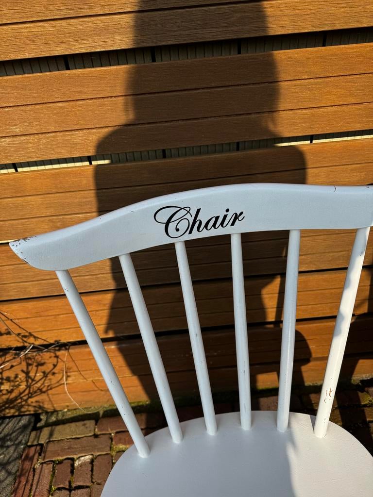 Set van 2 retro witte houten stoelen met 'Chair' opdruk, Ophalen, Gebruikt, Twee, Wit