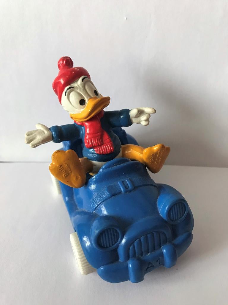 Donald Duck in Auto Bully 1983 8 cm, Verzamelen, Disney, Ophalen of Verzenden, Donald Duck, Gebruikt, Beeldje of Figuurtje
