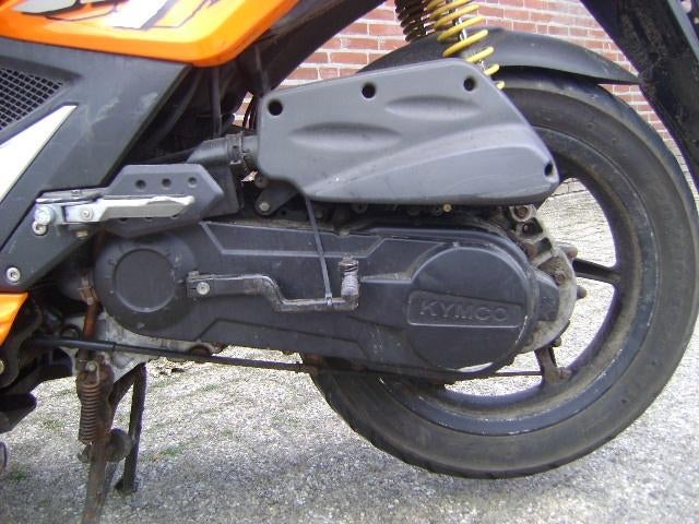Motorblok voor kymco super 8 oud model met carburateur, Fietsen en Brommers, Brommeronderdelen | Scooters, Ophalen, Gebruikt, Carburateur