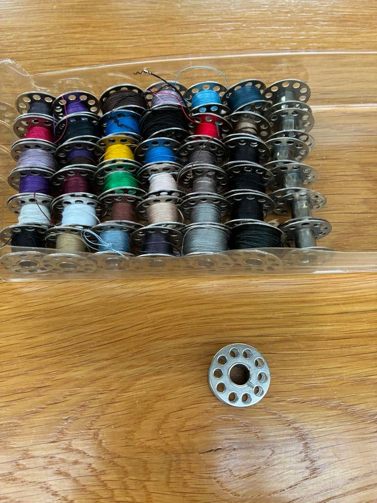 43 spoeltjes voor naaimachine, Ophalen, Gebruikt, Naaimachine, Overige merken