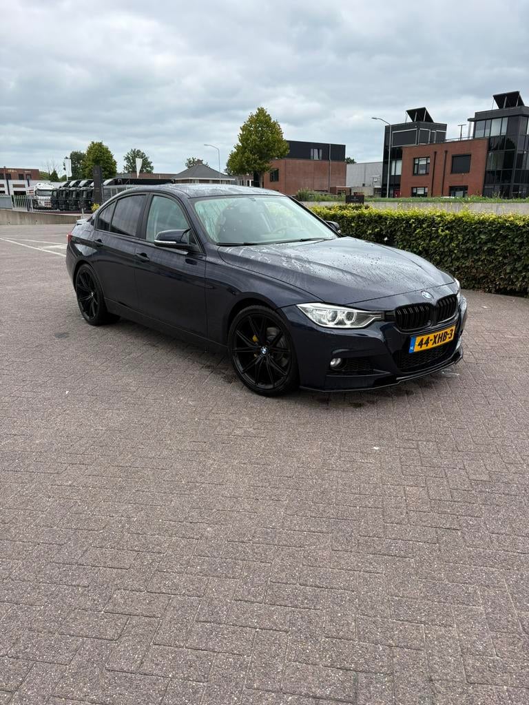 BMW 3-Serie 2.0IX 320 135KW Aut8 (f30) 2012 Blauw, Automaat, Zwart, 4 cilinders, Blauw