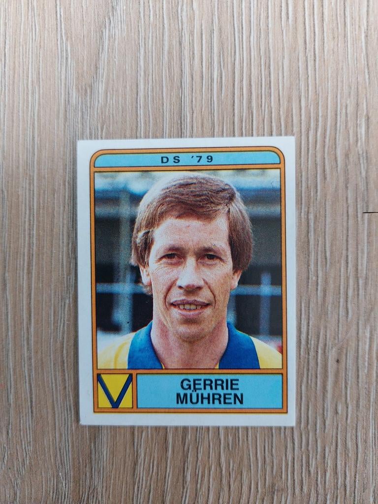 panini voetbal 84 gerrie muhren ds'79 ex ajax, Verzamelen, Ophalen of Verzenden, Zo goed als nieuw, Ajax, Poster, Plaatje of Sticker