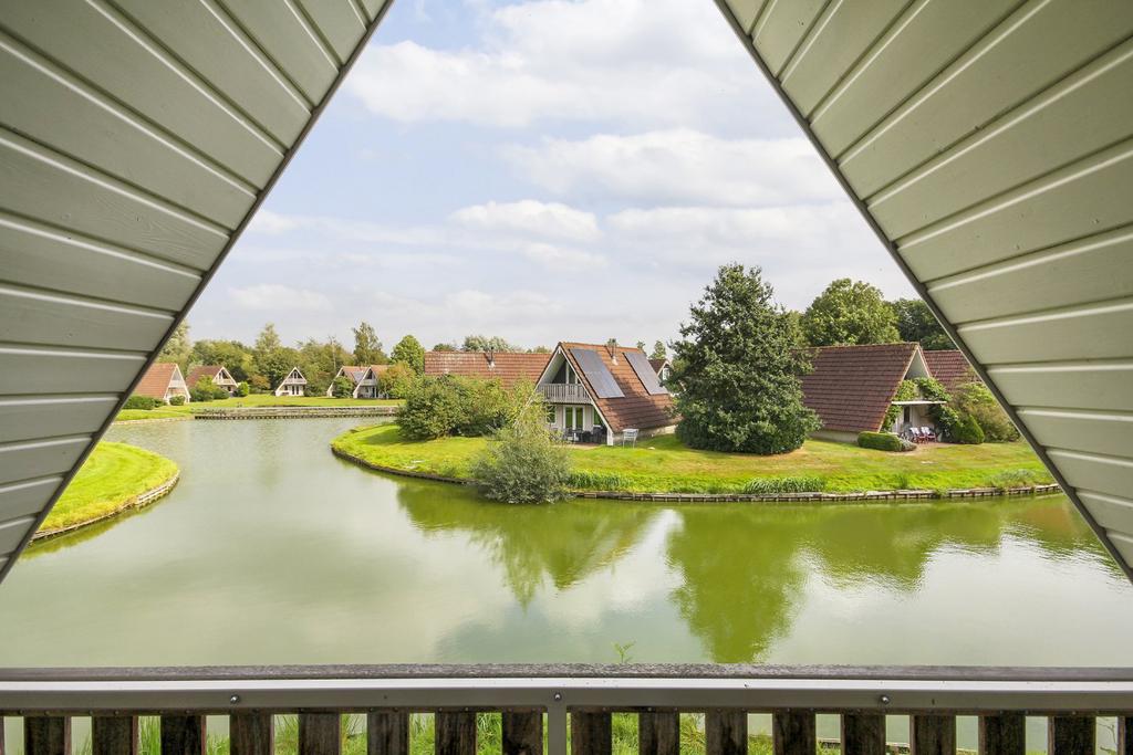 MOOI VAKANTIEHUIS AAN HET WATER ,BESTE VISPLEK, Open haard, Chalet, Bungalow of Caravan, Eigenaar, 6 personen