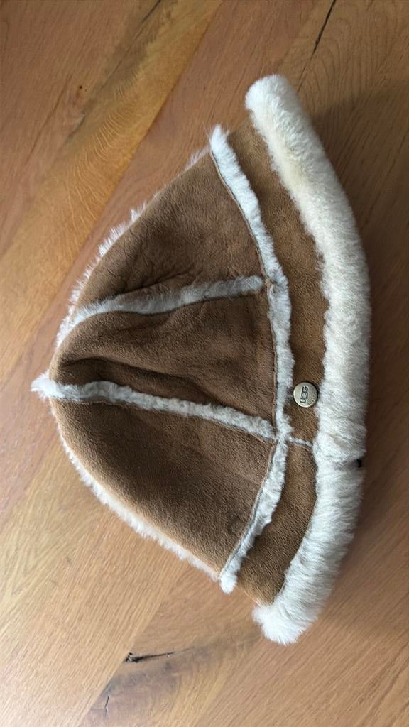 UGG hoed muts, Ophalen of Verzenden, Zo goed als nieuw, Muts