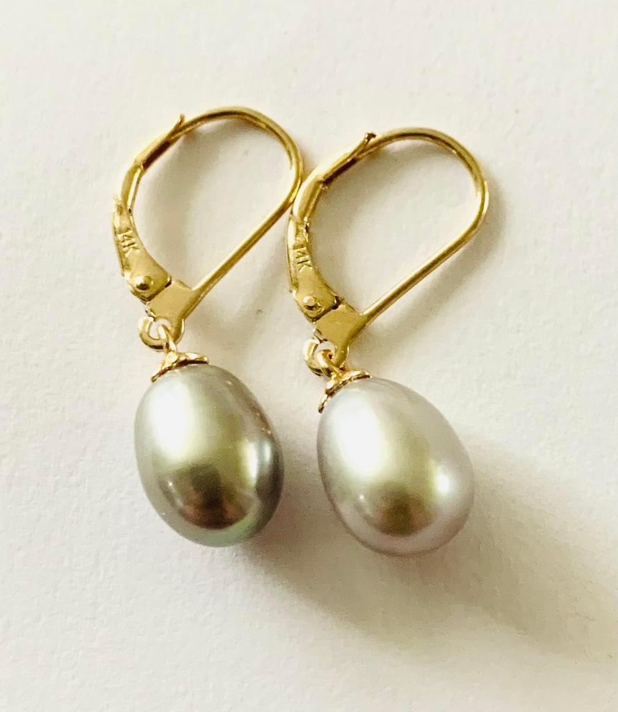 Parel Oorbellen van mooie drupprlvormige grijze parels 14K, Overige materialen, Hangers, Nieuw, Ophalen of Verzenden