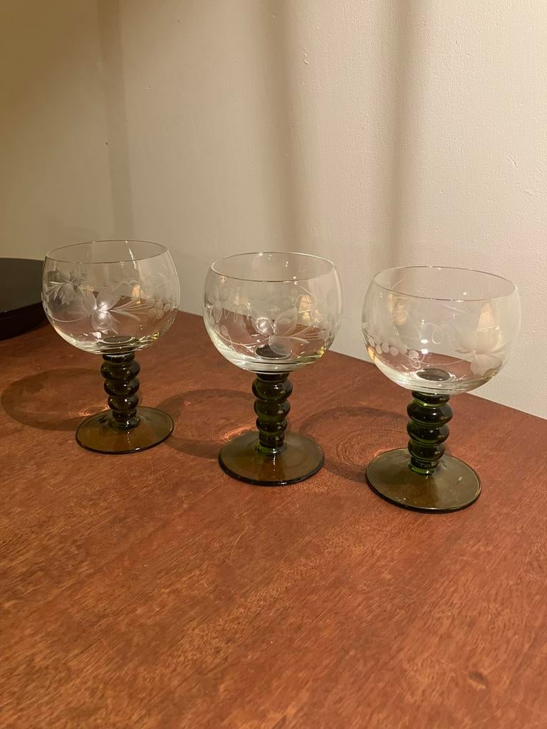 Set 3 vintage Roemer wijnglazen olijfgroene geronde voet, Ophalen of Verzenden, Zo goed als nieuw, Overige typen