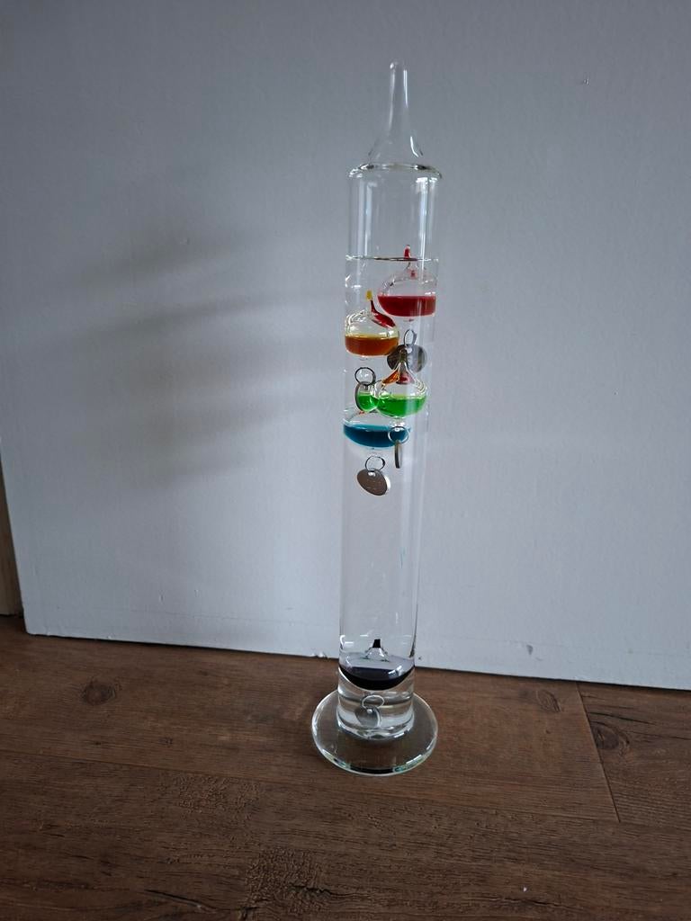 Galileo thermometer. Glas, mooi exemplaar., Ophalen of Verzenden, Zo goed als nieuw, Binnenthermometer