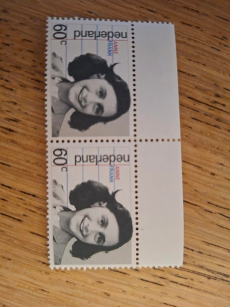 2 postzegels anne frank, Ophalen of Verzenden