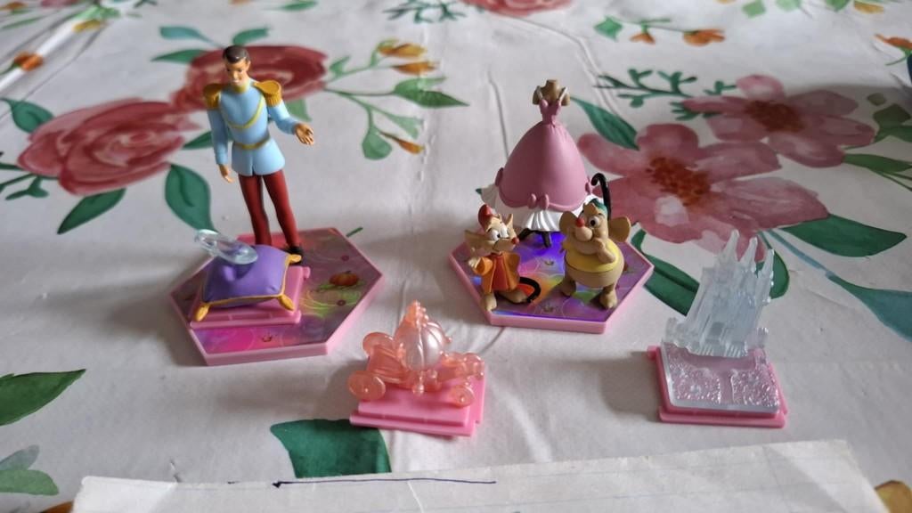 Disney Cinderella Tomy figuren set, Ophalen of Verzenden, Assepoester of Belle, Zo goed als nieuw, Beeldje of Figuurtje