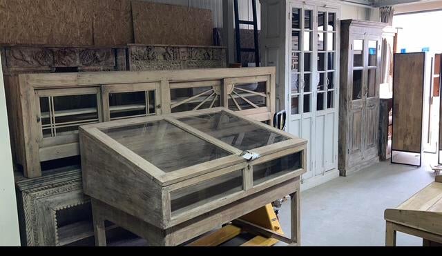 Vitrine vitrinekast, Eén persoon, Ticket of Toegangskaart