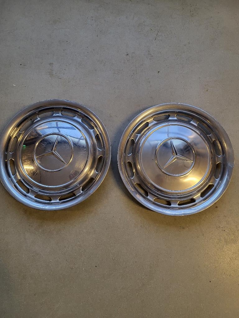 2 wieldoppen Mercedes W114 W115 W111 W112 W113, Auto-onderdelen, Ophalen of Verzenden, Gebruikt, Mercedes-Benz