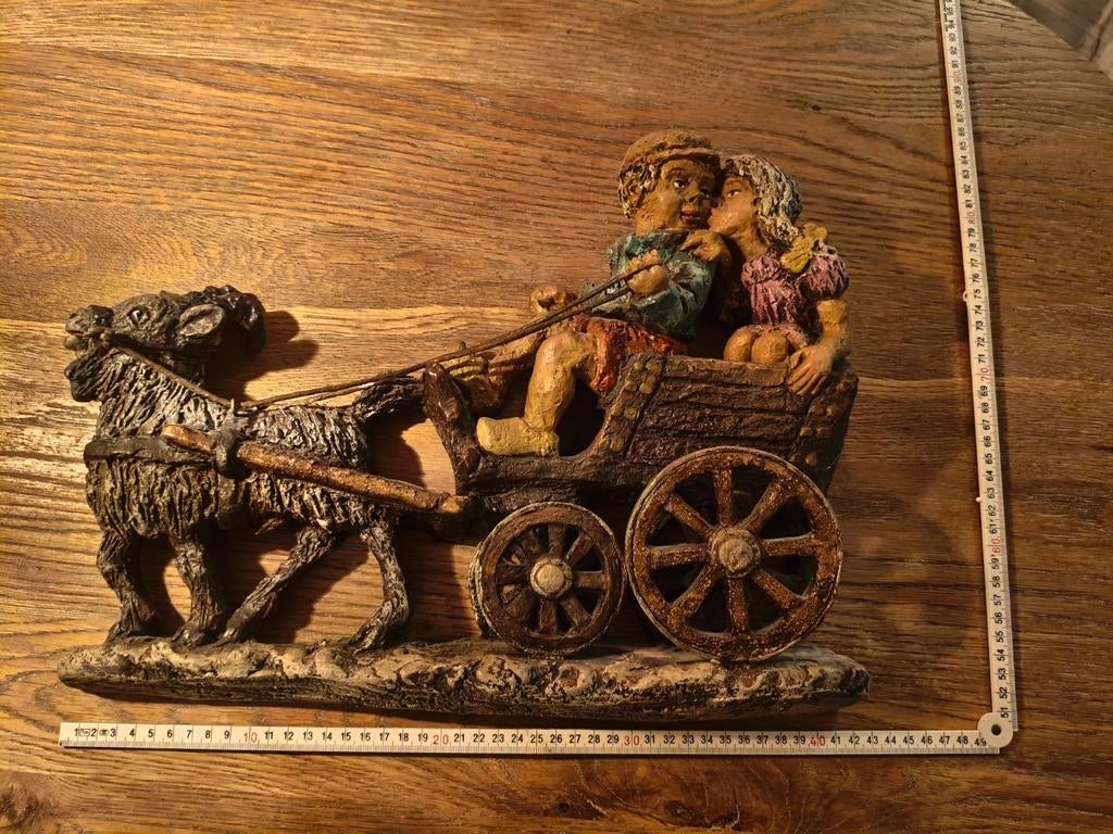 Stenen beeld van kinderen in wagen getrokken door geit, Ophalen