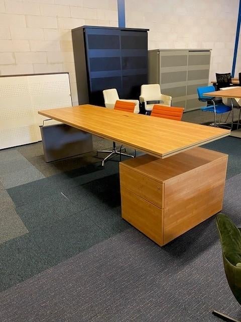 14 x Directiebureau Ahrend (slinger) - bamboe - 240 x 80 cm.